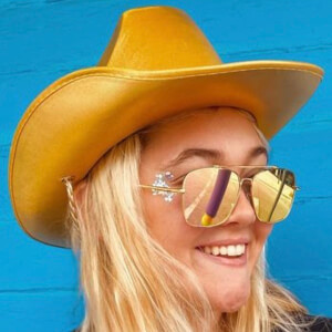 Julz Dunne, 24 (TikTok Star)