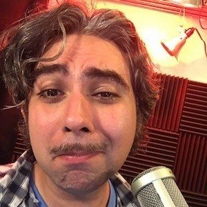 Justin Robert Young, 42 (Anfitrión de Podcast)