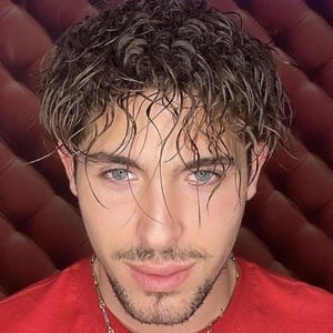 justt__zizouu, 24 (TikTok Star)