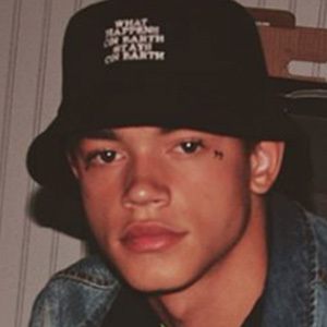 Kahlil Beth, 22 (模特)