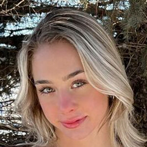 Kailyn Storovich, 20 (TikTok明星)