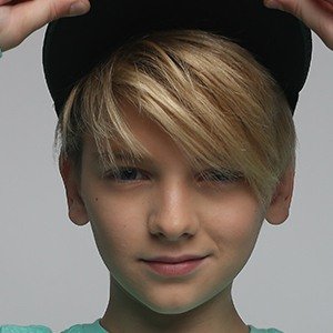 Kain Rivers, 21 (流行歌手)