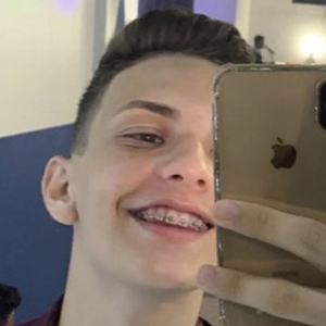 Kaique Bueno, 20 (流行歌手)