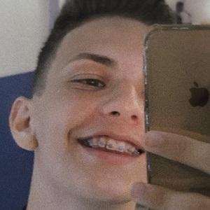 Kaique Bueno, 20 (Pop Singer)