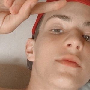 Kaique Bueno, 20 (Pop Singer)