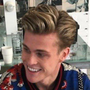 Kaj van der Voort, 29 (Pop Singer)