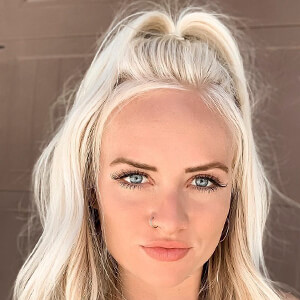 Kali Lewis, 24 (TikTok明星)