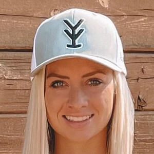 Kali Lewis, 24 (TikTok明星)