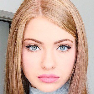 Kali Stallman, 30 (Instagram Star)