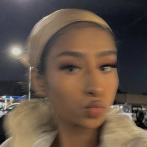 Kani Rosi, 24 (TikTok明星)