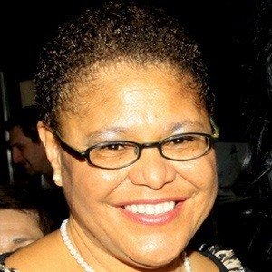 Karen Bass, 72 (Politicien)