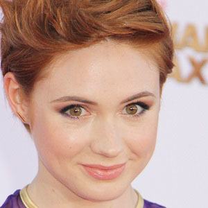 Karen Gillan, 37 (电视女演员)