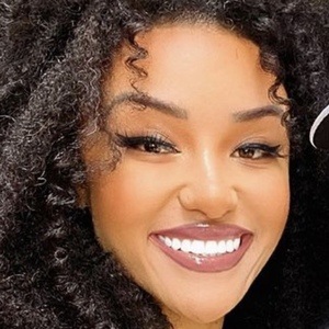 Karen Portela, 37 (Звезда Youtube)