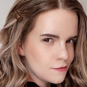 Kari Lewis, 36 (TikTok明星)