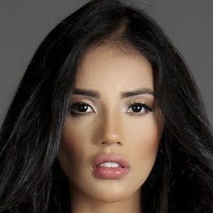 Karina García, 35 (Modelo)