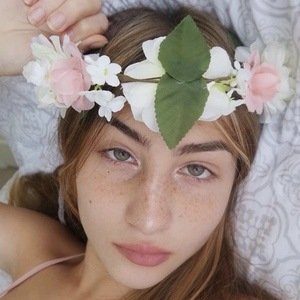 Karina Grace, 21 (TikTok明星)