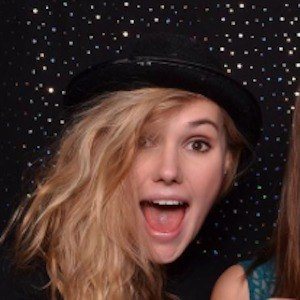 Karis Cameron, 29 (电视女演员)