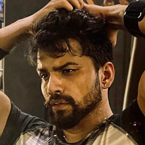 Kartikey Kaustubh Dwivedi, 33 (Instagram明星)