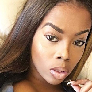 Kashmir Santiago, 35 (模特)