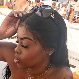 Kashmir Santiago, 35 (模特)