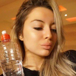 Katalina Himona, 31 (YouTube明星)