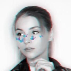 Katalyna Peel, 22 (Cantante pop)