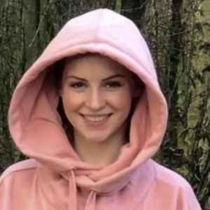 Katalyna Peel, 22 (流行歌手)