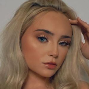 Katelyn Garland, 23 (TikTok Star)