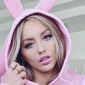 Katie Angel, 31 (YouTube-ster)