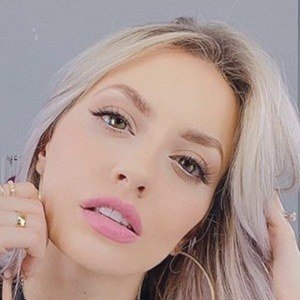 Katie Angel, 33 (YouTube明星)