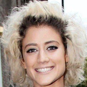 Katie Waissel, 39 (流行歌手)