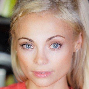 Katja Glieson, 29 (流行歌手)