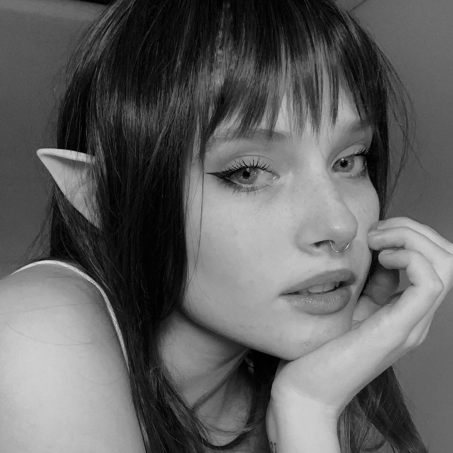 Katya Sitak, 23 (Estrella de Instagram)