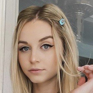 Kay Cook, 24 (Star d'Instagram)