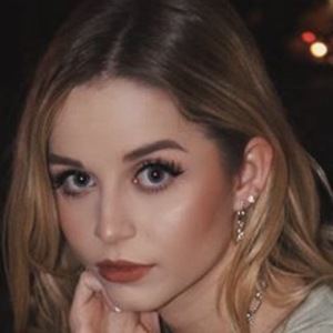 Kay Cook, 24 (Instagram Star)