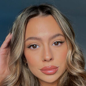 Kayla Richart, 25 (Instagram Star)