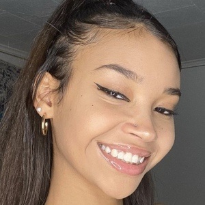 Kaylee Malcolm image 2