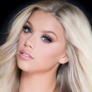 Kaylyn Slevin, 24 (舞蹈家)
