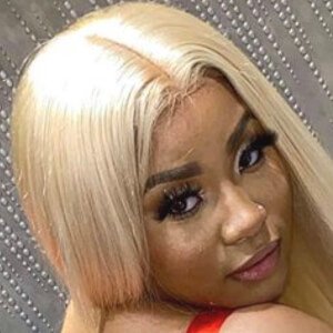 KayylMarie, 26 (Estrella de Instagram)