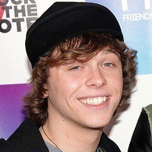 Keaton Stromberg, 27 (Ca sĩ nhạc Pop)