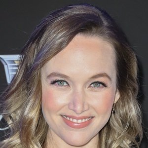 Kelley Jakle, 36 (流行歌手)