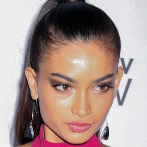 Kelly Gale image 3