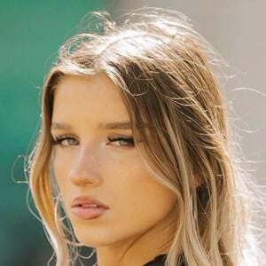 Kelly Gallo, 22 (Instagram Star)