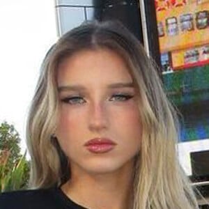 Kelly Gallo, 22 (Instagram Star)