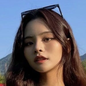 Kelly Kim, 27 (TikTok明星)