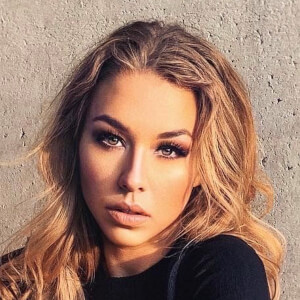 Kelly Sweet, 37 (Pop Singer)