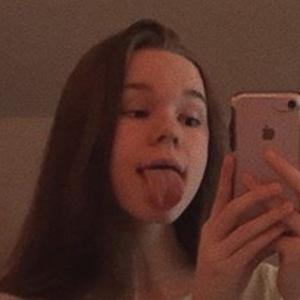 kellymichalita, 20 (YouTube Star)