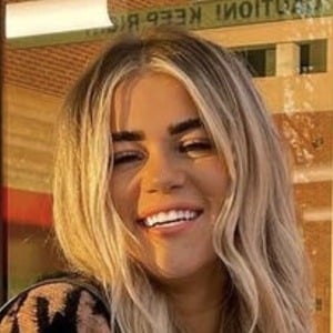 Kelsey Breisinger, 31 (Blogueiro)