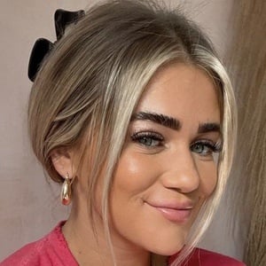 Kelsey Breisinger, 31 (Blogger)