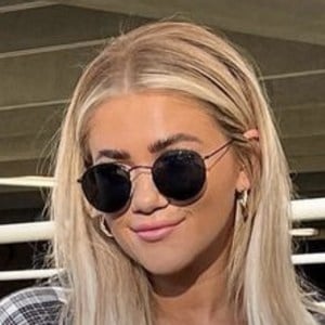 Kelsey Breisinger, 31 (Blogger)